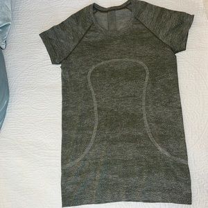 Lululemon swiftly tech short sleeve top